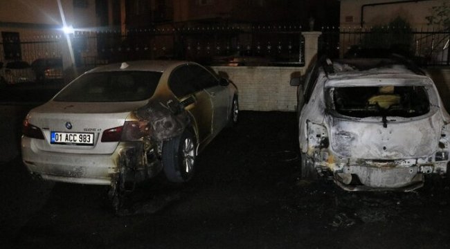 Adana’da park halindeki 2 otomobil kundaklandı