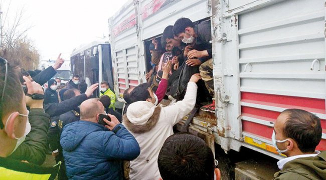 Dehşete düşüren manzara: TIR’dan 114 kaçak göçmen çıktı