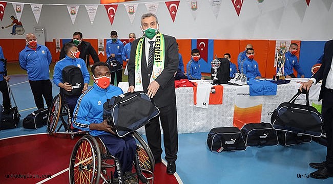 Engelliler, koordinasyon merkezinde etkinliklere katılıyor