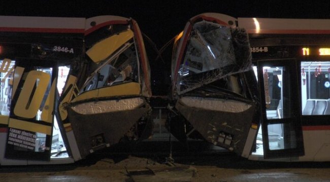 Kayseri'de aynı rayda giden iki tramvay çarpıştı: Yaralılar var