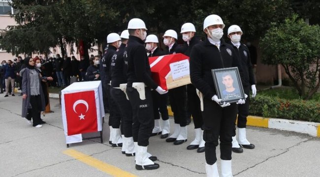 Silahının ateş alması sebebi ile yaşamını yitiren polis memuru memleketine uğurlandı
