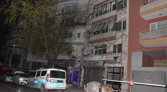 Eski sevgilisinin oğlundan kaçarken balkondan düştü!