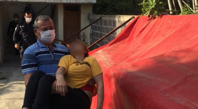 Uyuşturucu krizine giren genç kız dehşet saçtı