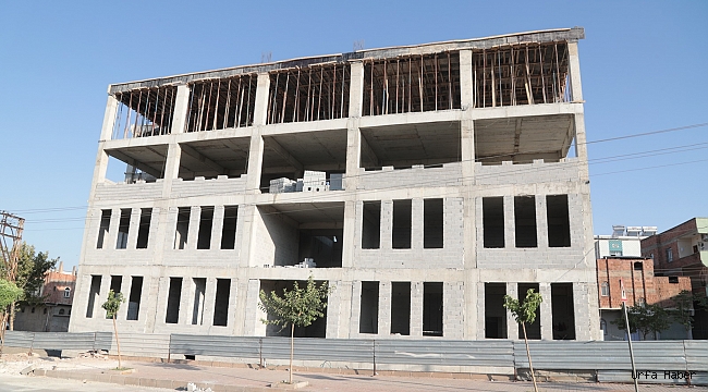 Başkan Kuş, yapımı süren gençlik merkezini inceledi