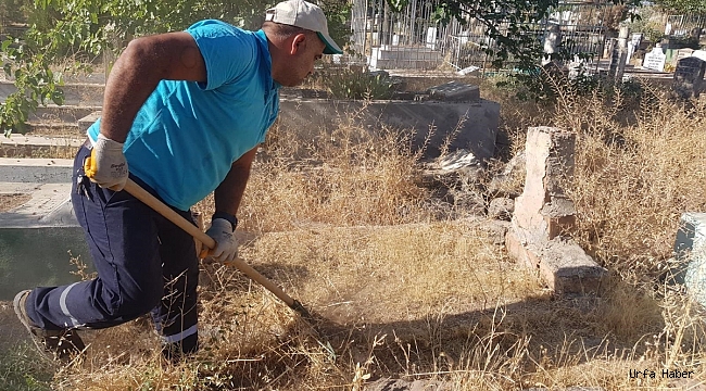 Mezarlıklarda Bayram İçin Bakım Temizlik
