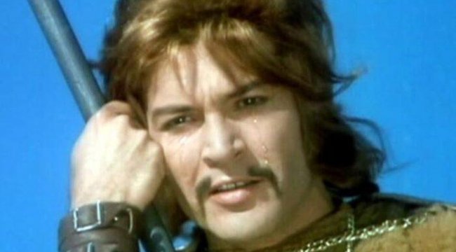 Türk sinemasının devlerinden Kartal Tibet 83 yaşında hayatını kaybetti