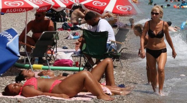 Ünlü sahilde adım atacak yer kalmadı