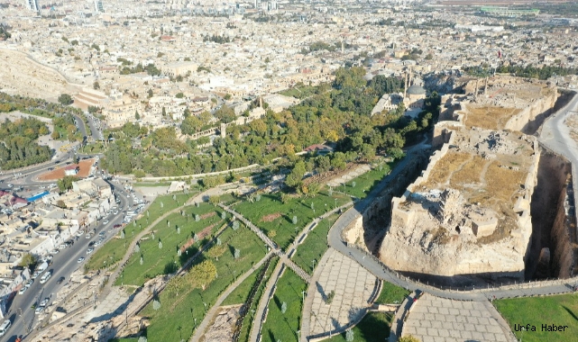 Büyükşehir 300 yapıyı kamulaştırıp yıkım çalışmalarını tamamladı , ''Kale eteği peyzaj düzenleme projesi''nde sona gelindi