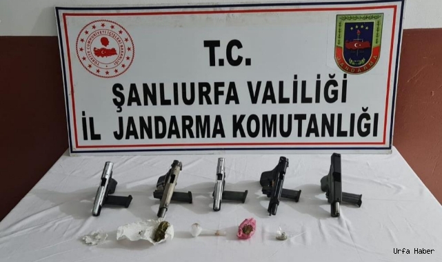 Urfa’da aracın içinden silah ve uyuşturucu çıktı