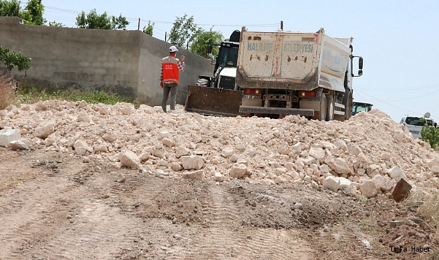 Haliliye Belediyesi 3 mahallenin yol ağını genişletiyor