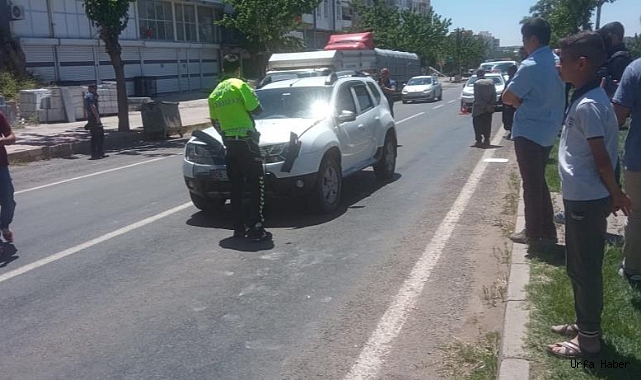Şanlıurfa'da otomobilin kadına çarpma anı
