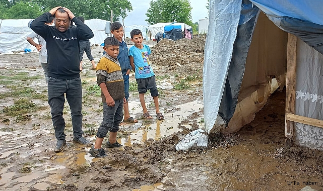 Urfalı işçilerin çadırları sular altında kaldı