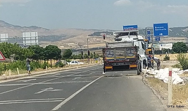 İPLİK YÜKLÜ TIR DEVRİLDİ