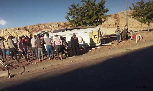 SON DAKİKA.. ŞANLIURFA'DA İŞÇİ SERVİSİ DEVRİLDİ: 10 YARALI