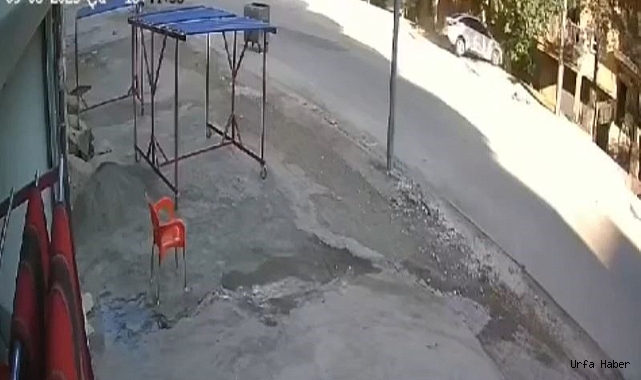 2 METRELİK BOŞLUĞA DÜŞEN OTOMOBİL GÜVENLİK KAMERASINDA