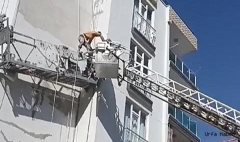 İskelede mahsur kalan 2 işçi kurtarıldı