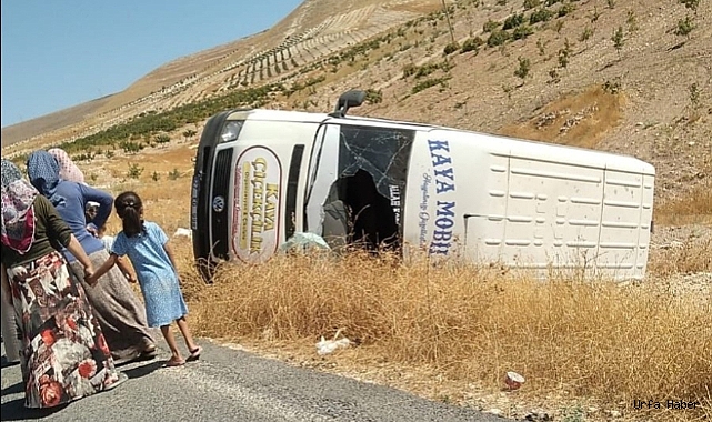 ŞANLIURFA’DA MİNİBÜS DEVRİLDİ: 2 YARALI