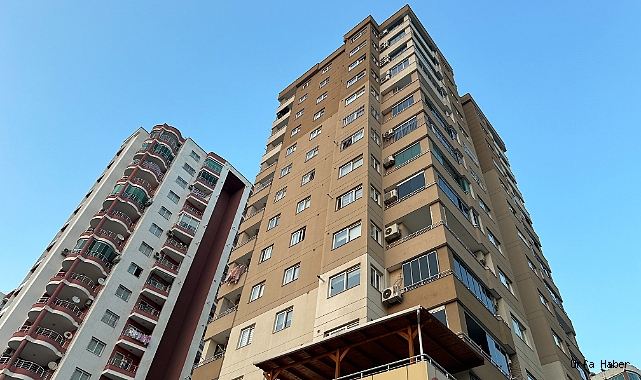 Balkondan dengesini kaybedip düşen çocuk öldü