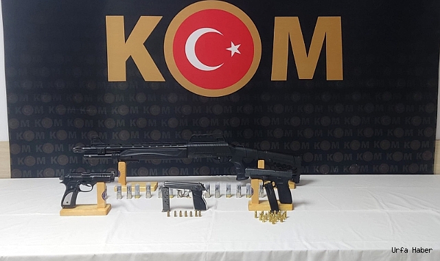 Bir ev ve iki iş yerinde çok sayıda silah ve fişek ele geçirildi