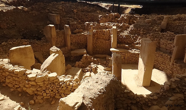 DÜNYANIN EN ESKİ BOYALI HEYKELİ GÖBEKLİTEPE’DE BULUNDU