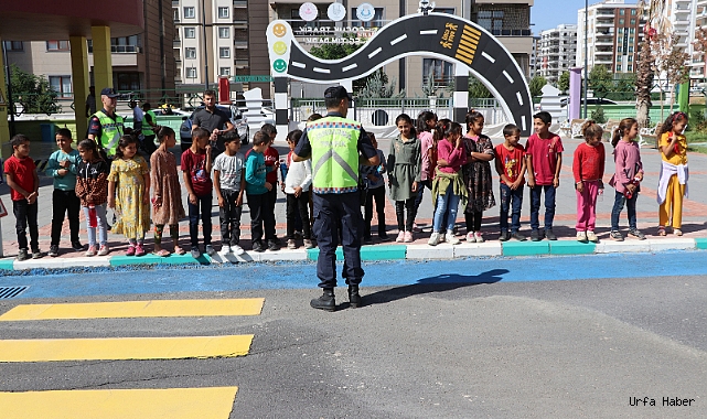 HALİLİYE ÇOCUK TRAFİK EĞİTİM PARKI İLE HEM EĞLENDİLER HEM ÖĞRENDİLER