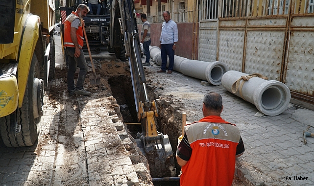 HALİLİYE’DE ÜSTYAPI ÇALIŞMALARI İLE YOLLAR İYİLEŞTİRİLİYOR