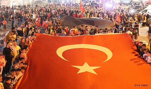 ŞANLIURFA'DA BİNLERCE KİŞİ SOKAĞA İNDİ