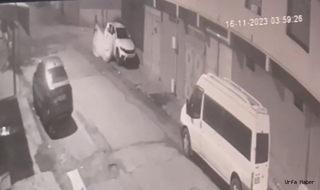 OTOMOBİL ÜZERİNDEKİ BRANDANIN ÇALINMA ANI GÜVENLİK KAMERASINA YANSIDI
