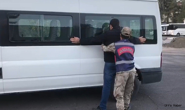 ŞANLIURFA'DA ARANAN DOLANDIRICI SAHTE KİMLİKLE YAKALANDI