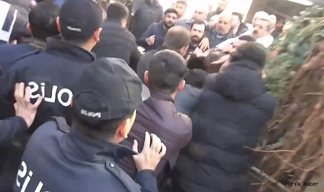 TSK’YI SUÇLAYICI KONUŞAN DEM PARTİ YÖNETİCİLERİNE MÜDAHALE