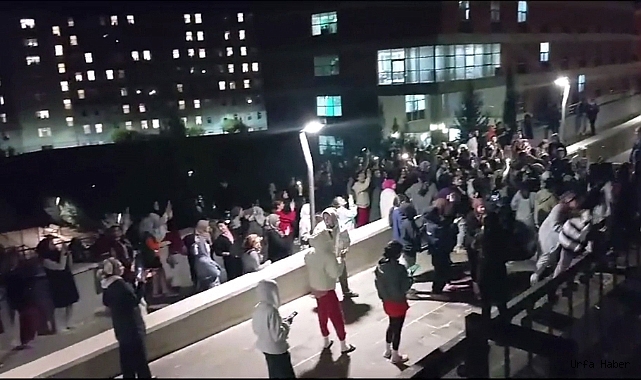 ÜNİVERSİTE YURDUNDA ASANSÖR PROTESTOSU