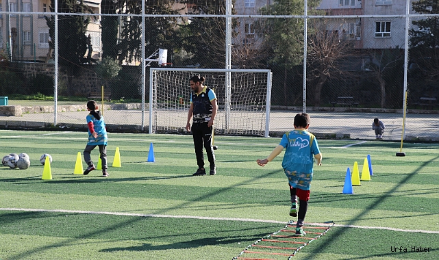 HALİLİYE BELEDİYESİ FUTBOL OKULU MİNİKLERİN ADRESİ OLDU
