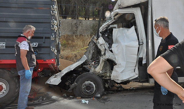 KAMYONET, BUĞDAY YÜKLÜ RÖMORKA ARKADAN ÇARPTI: 3 ÖLÜ, 1 YARALI