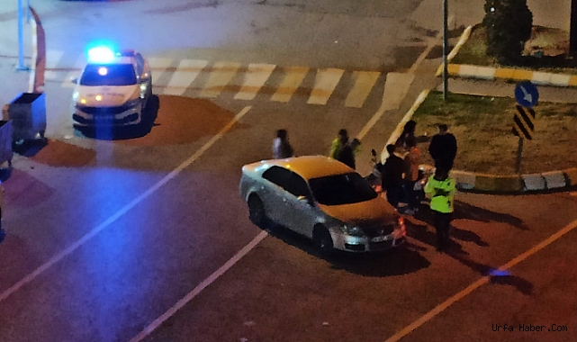 ŞANLIURFA’DA OTOMOBİL İLE MOTOSİKLET ÇARPIŞTI: 1 YARALI