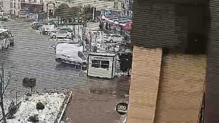 SARHOŞ SÜRÜCÜ KADINA ÇARPTI, KAÇMAYA ÇALIŞTI