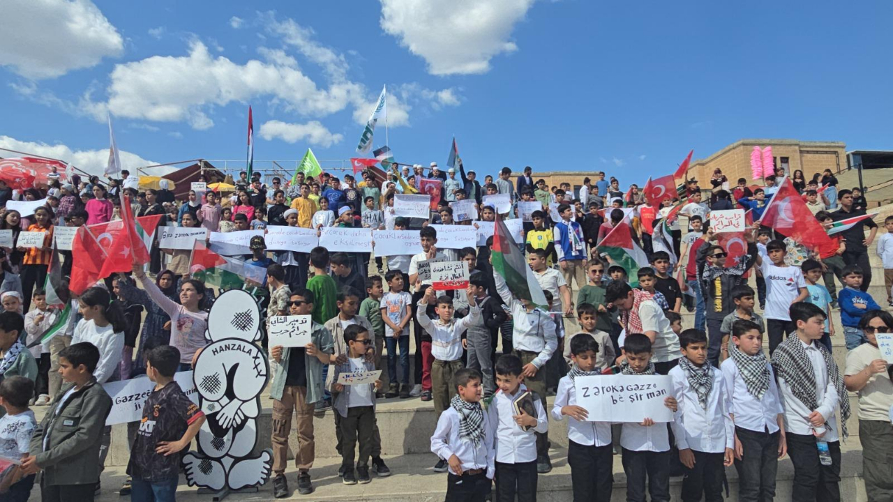 Urfa'da Minik Yürekler, Gazze İçin Sokaklara Döküldü