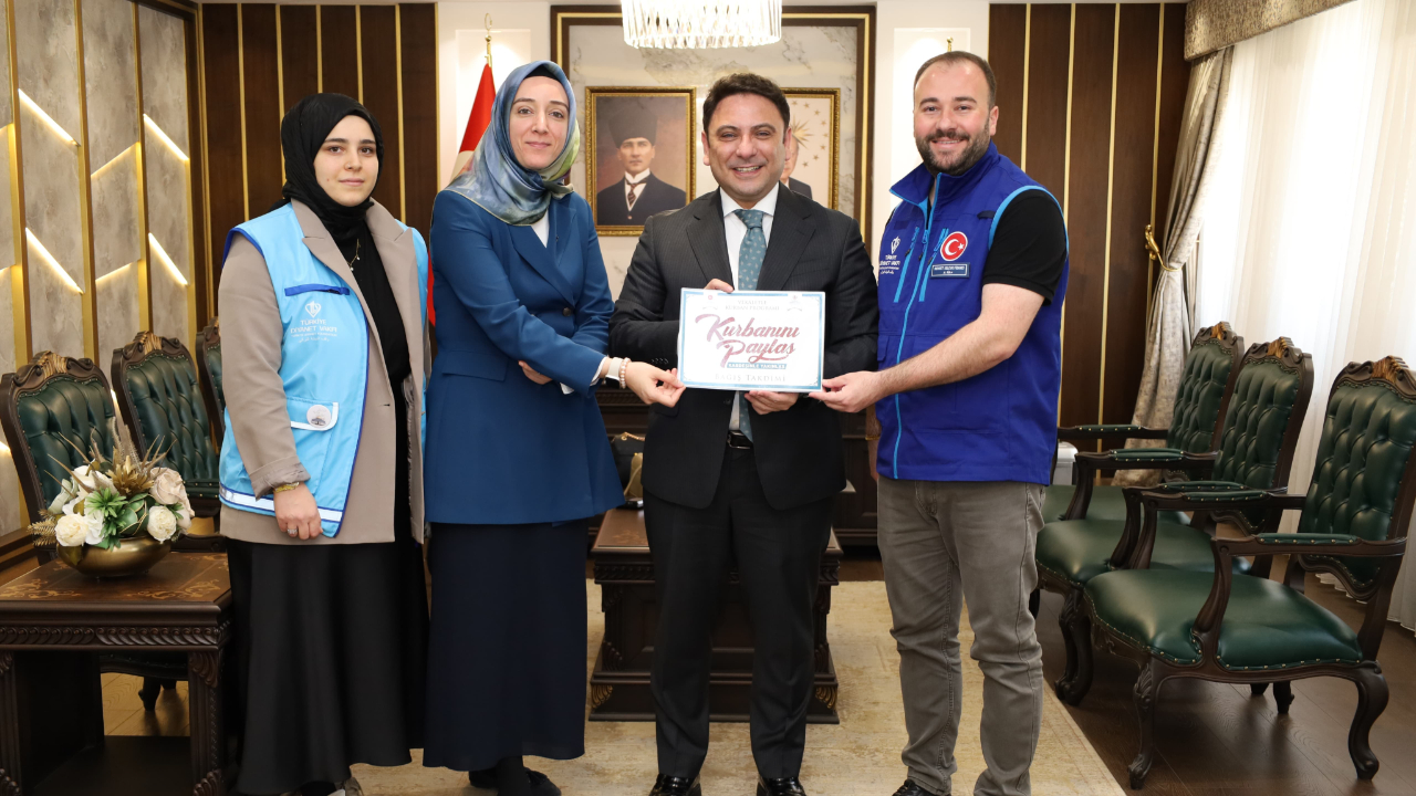 Haliliye Kaymakamı Şahin, Şanlıurfa’da İlk Kurbanı Bağışladı