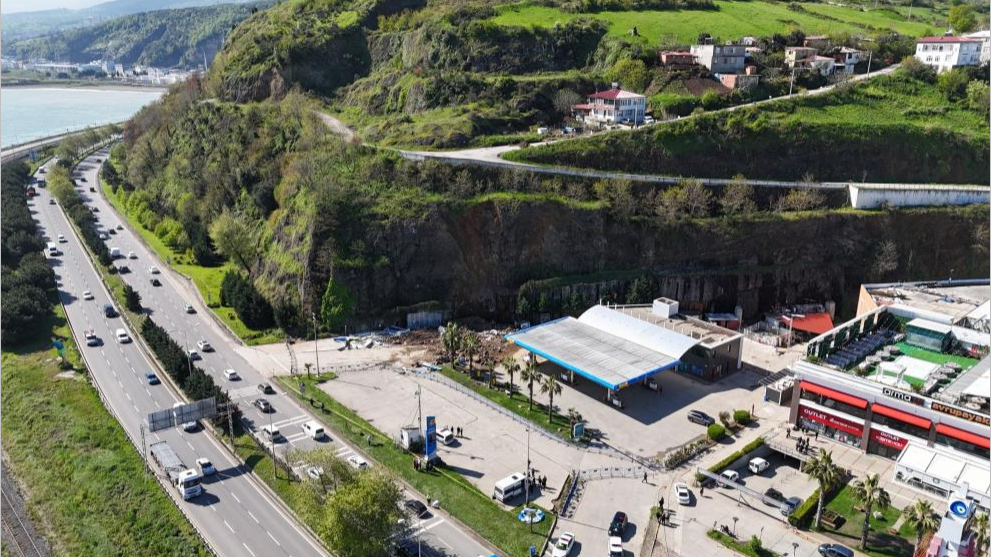 Samsun'da Faciaya Yol Açan Heyelan Havadan Görüntülendi