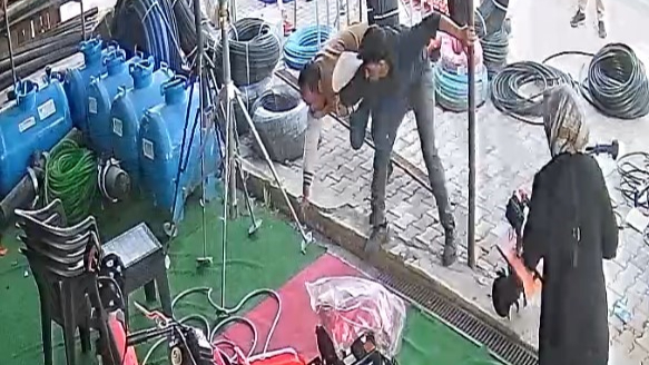 Kızını Taciz etti, Annesine Bıçakla Saldırdı!