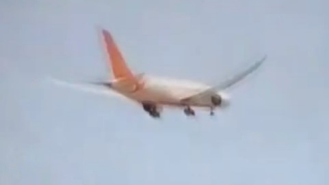 Hindistan’da Yolcu Uçağı Düştü!