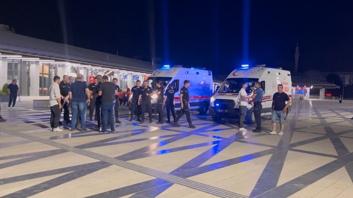 Bursa’da 14 Yaşındaki Kız 4 Kişiyi Bıçakladı!
