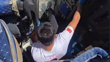 Yaralıya Müdahale İçin Camı Kırarak Araca Girdiler