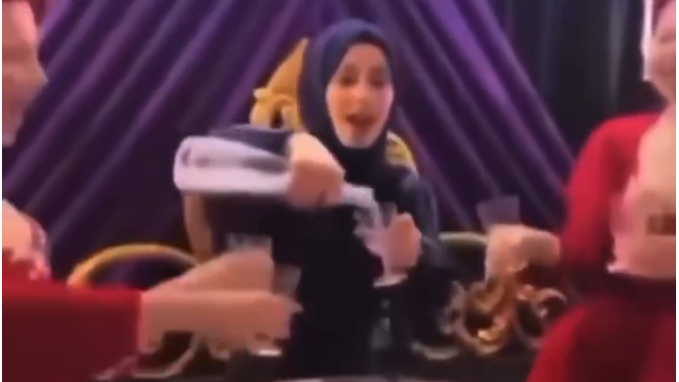Başörtülü Kadın “Helal İçki” Dedi, Tepki Yağdı