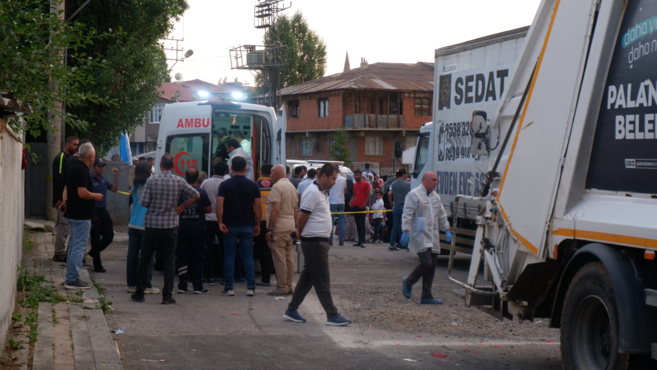 Oyun Oynarken Can Verdi: Kamyon Çocuğu Ezdi!