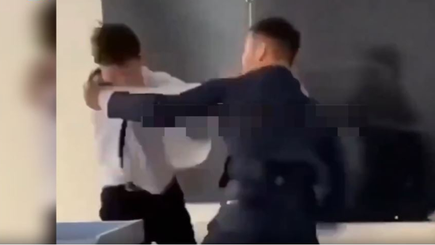 Öğretmenine Tokat Attığına Pişman Oldu!