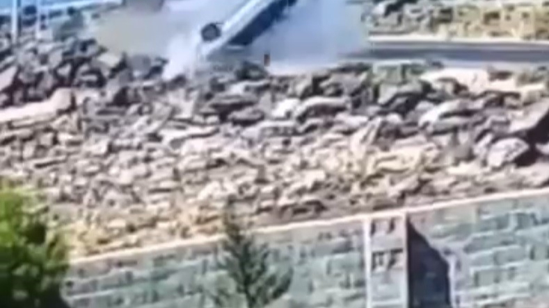 Viranşehir’de Feci Kaza: Otomobil Kayalıklara Çarpıp Takla Attı!