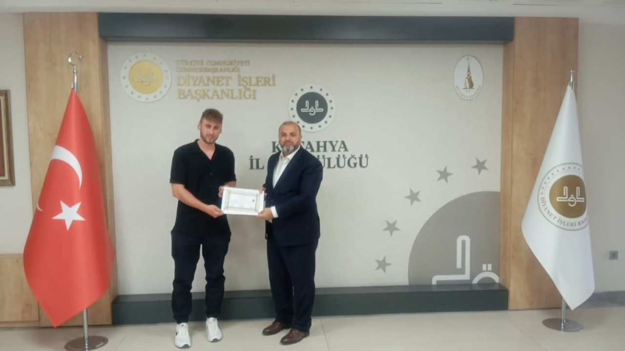 Alman Vatandaşı Müslüman Oldu! Yeni Adı "Kerem"!