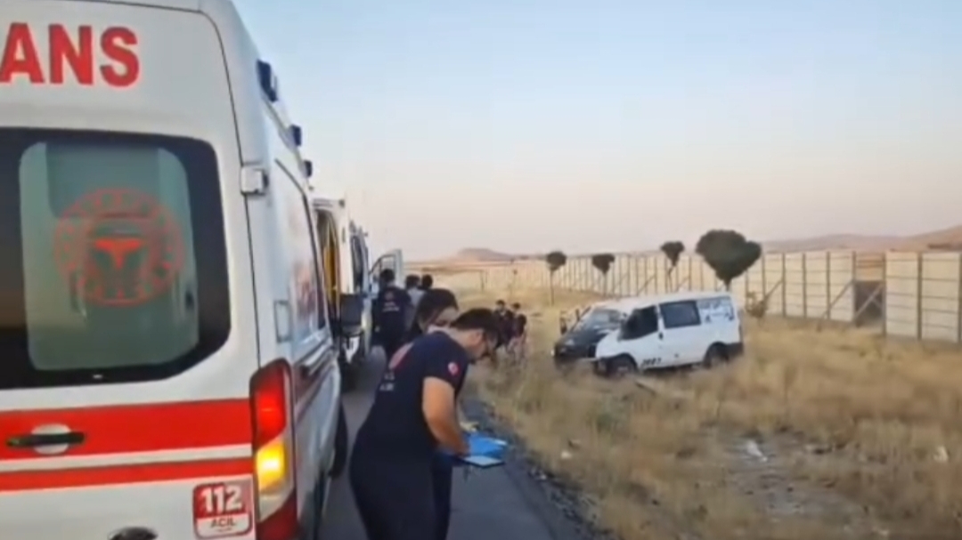Van-Erciş Yolunda Minibüs Takla Attı: 2 Ölü, 3 Yaralı