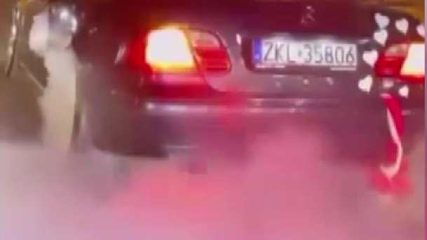 Gelin Arabasıyla Ortalığı Birbirine Kattılar!Araçtan Oldular