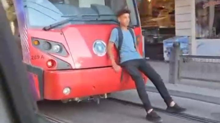 Tramvayla Tehlikeli Oyun Yürekleri Ağza Getirdi